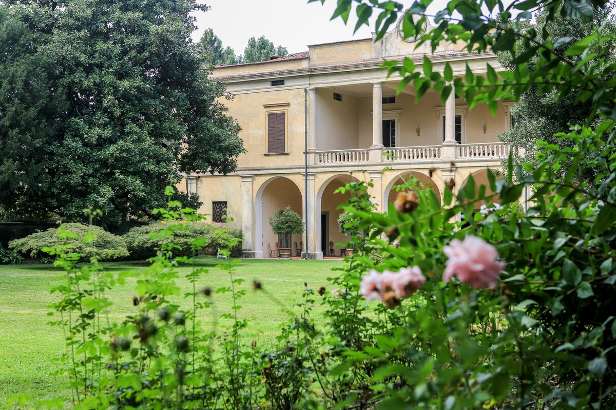 Villa Longo: an historical house for 16 guests