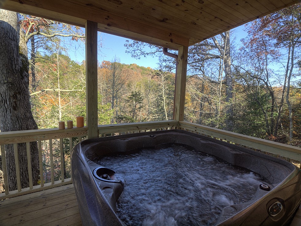 Black Bear Lodge Great Smoky Mtns Hot Tub King Bed