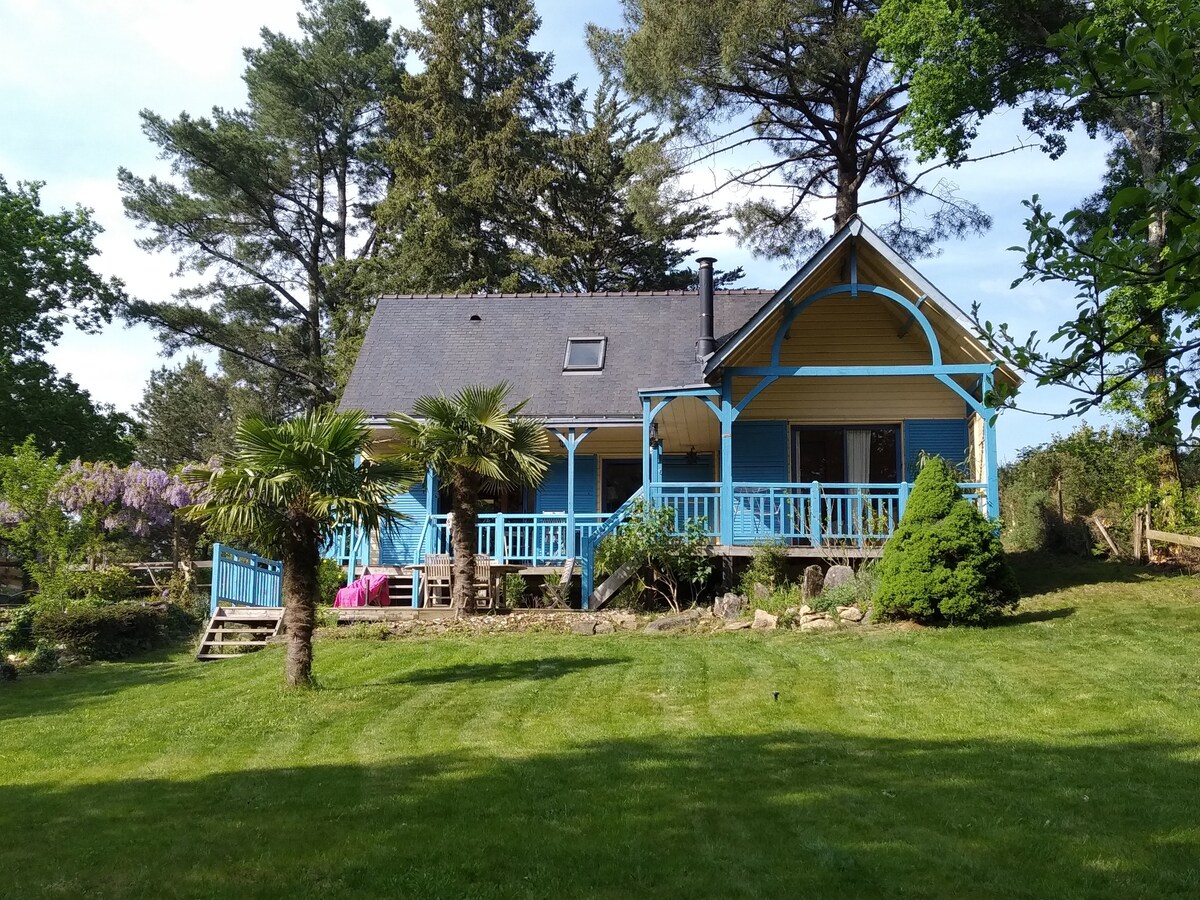 maison en bois,bord de rivière, 3 chambres.