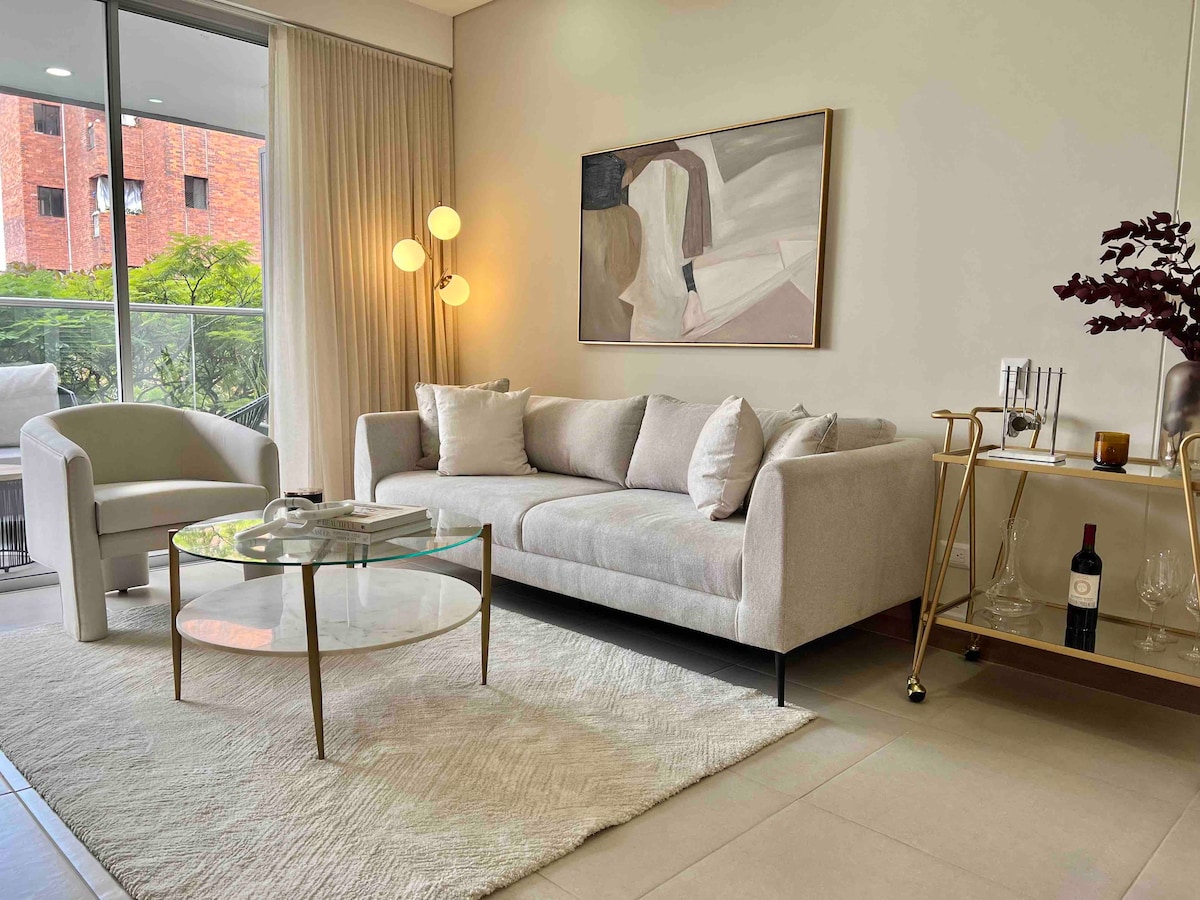 306 | Glamorous New 2BR Apartment in Granada
