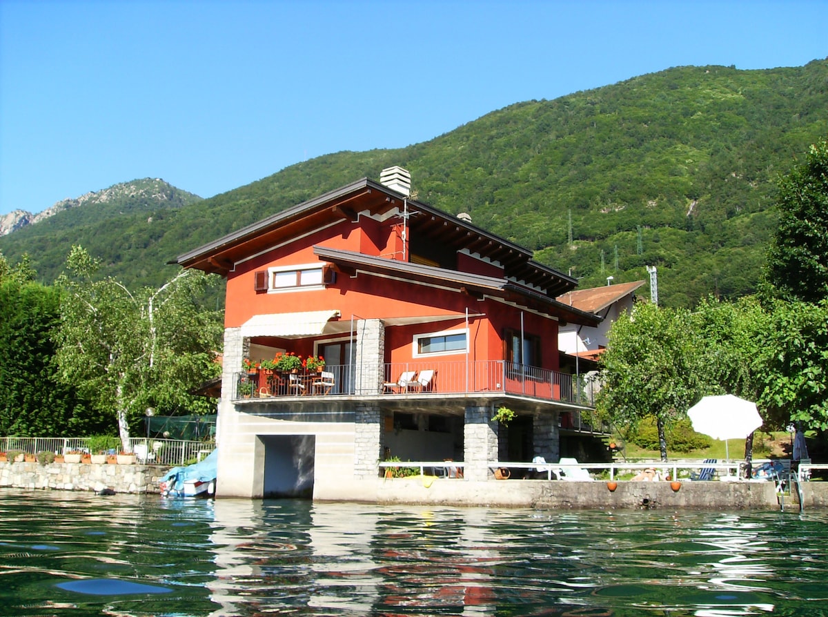 湖上的房子