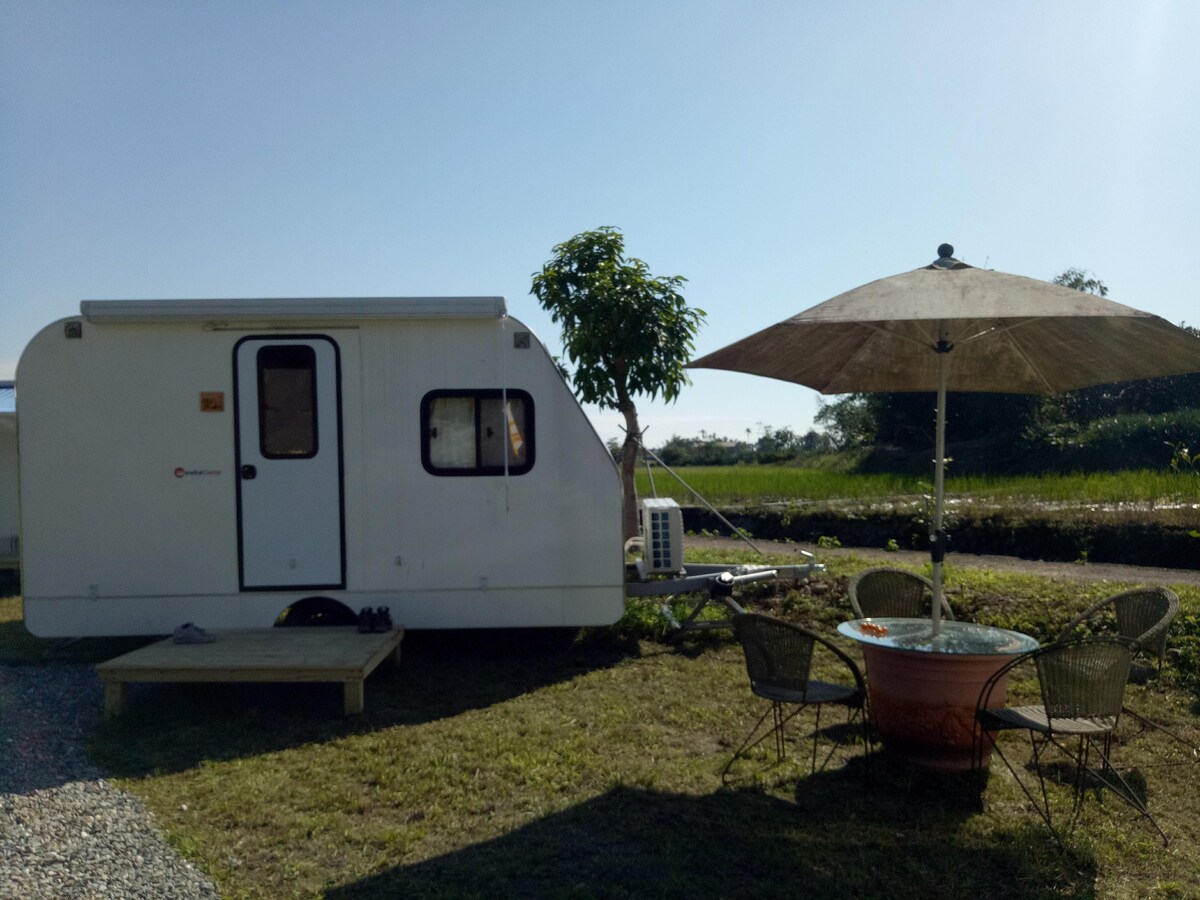 水草池畔的露營車·勝洋水草露營區