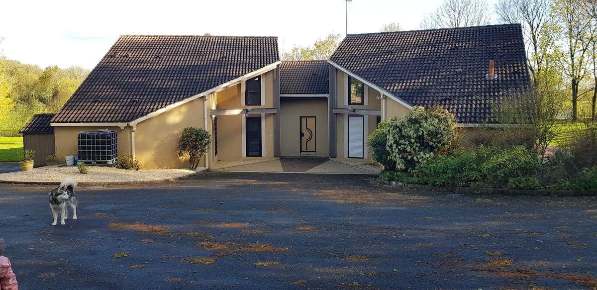 Maison avec un très grand jardin en Anjou au calme