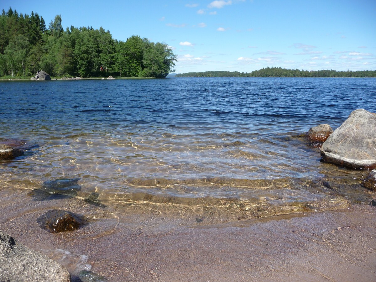 私人湖泊位置，位于自己的岬角--烧木头的桑拿房！