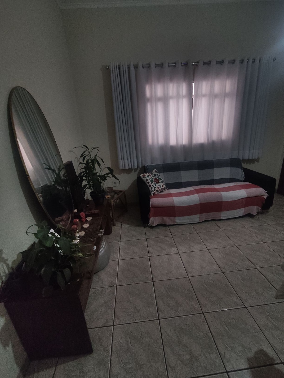 Quarto privado em bairro seguro