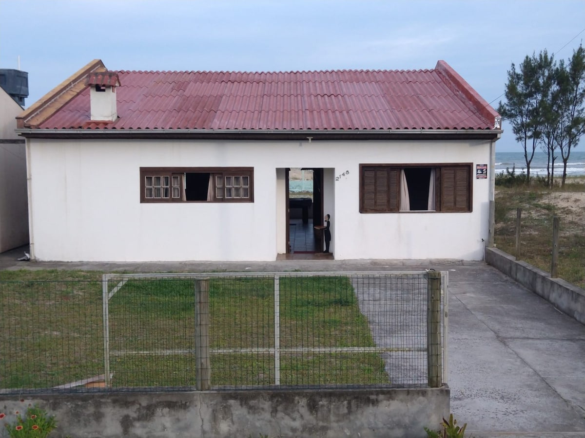 Casa BuLuMAR, beira mar, pé na areia.