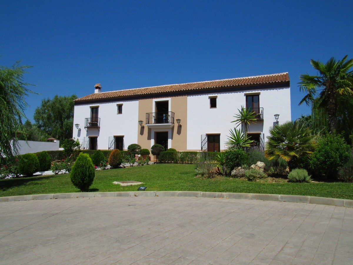 Beautiful 7 bedroom Cortijo, Near Ronda with pool.