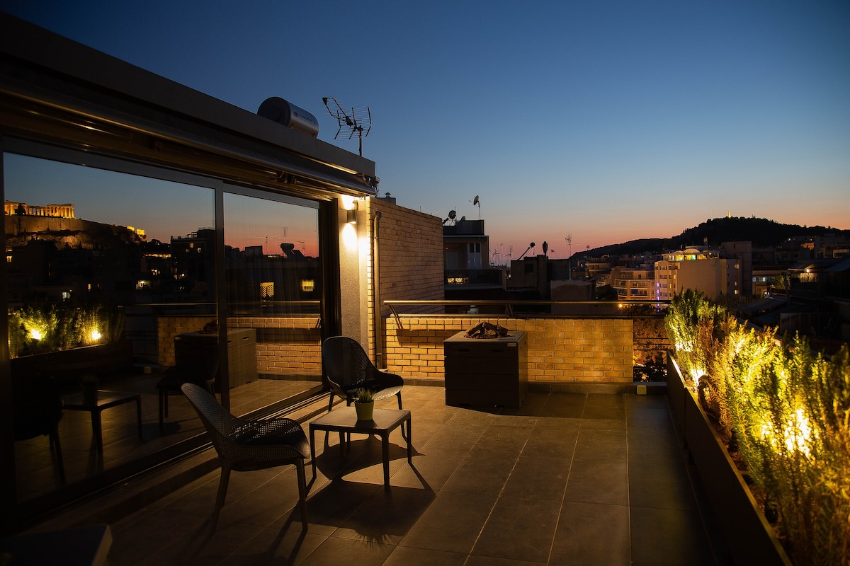 带雅典卫城景观和按摩浴缸的休闲顶层公寓