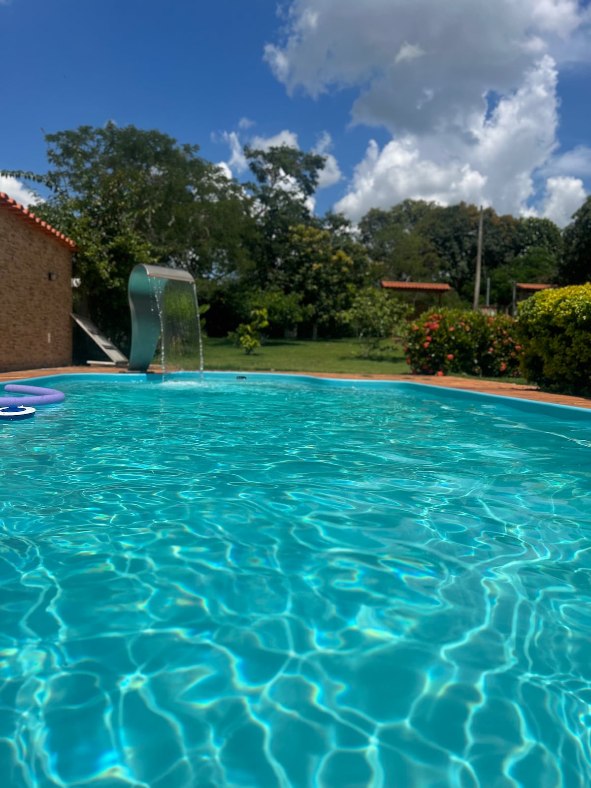 Casa em condomínio fechado a 60Km da Praça 7, BH