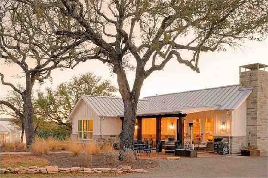 NEW-Luxury Hill Country Farm House!