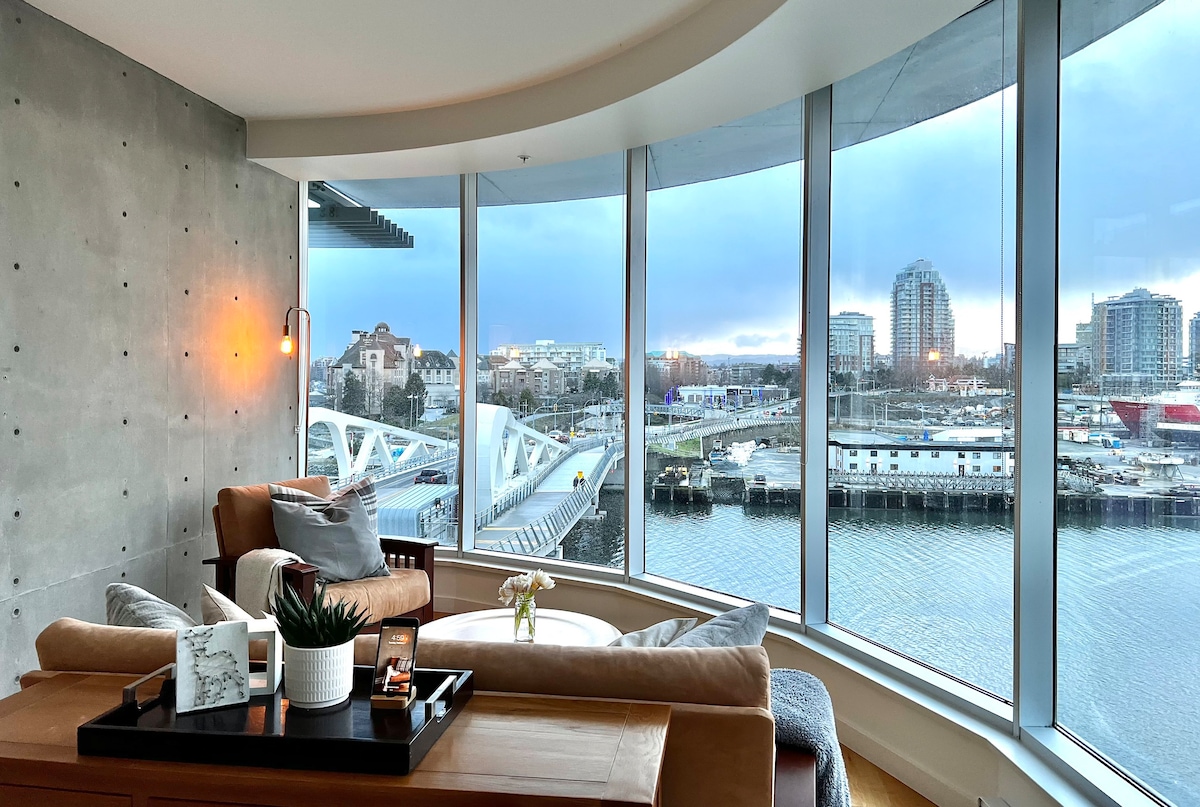 W Lounge - DT Victoria Waterfront Studio