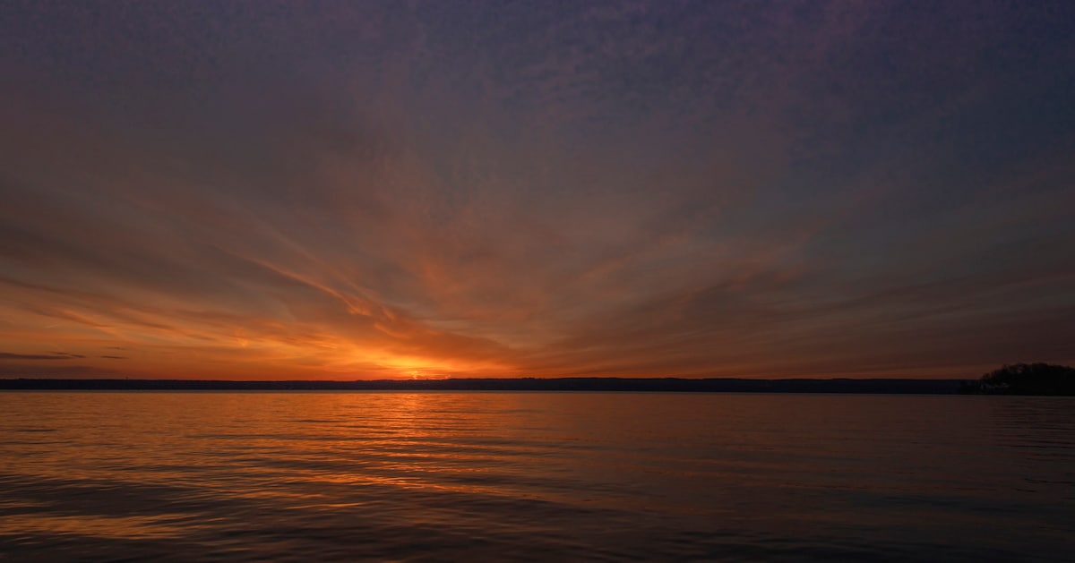 塞内卡湖（ Seneca Lake ）葡萄酒小径上的宽敞海滨房源