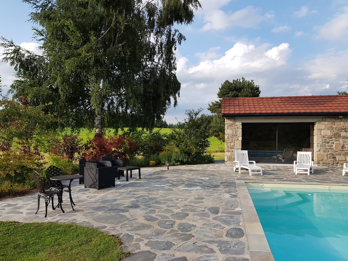 Piscine, calme et charme en pleine nature !