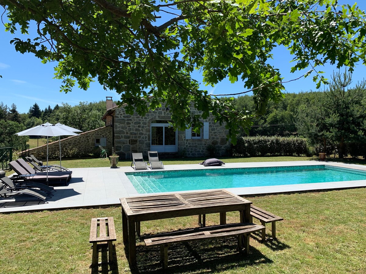 Ferme ardéchoise restaurée avec piscine chauffée