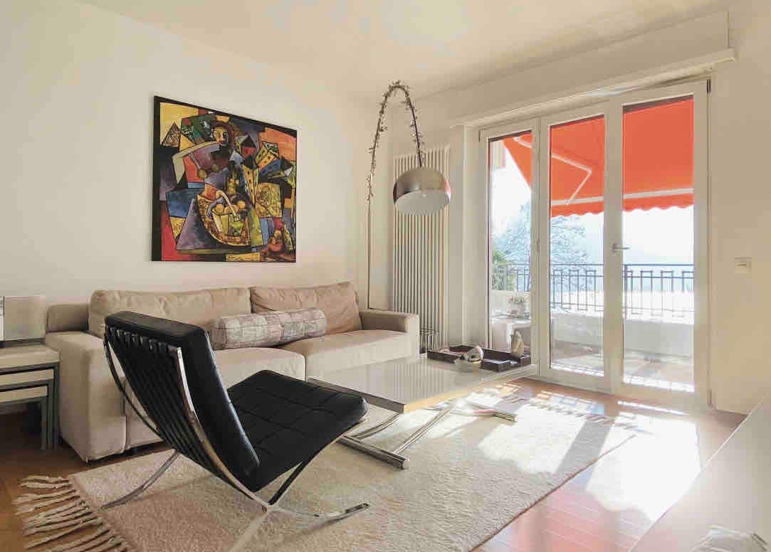 现代公寓：卢加诺湖上的日落