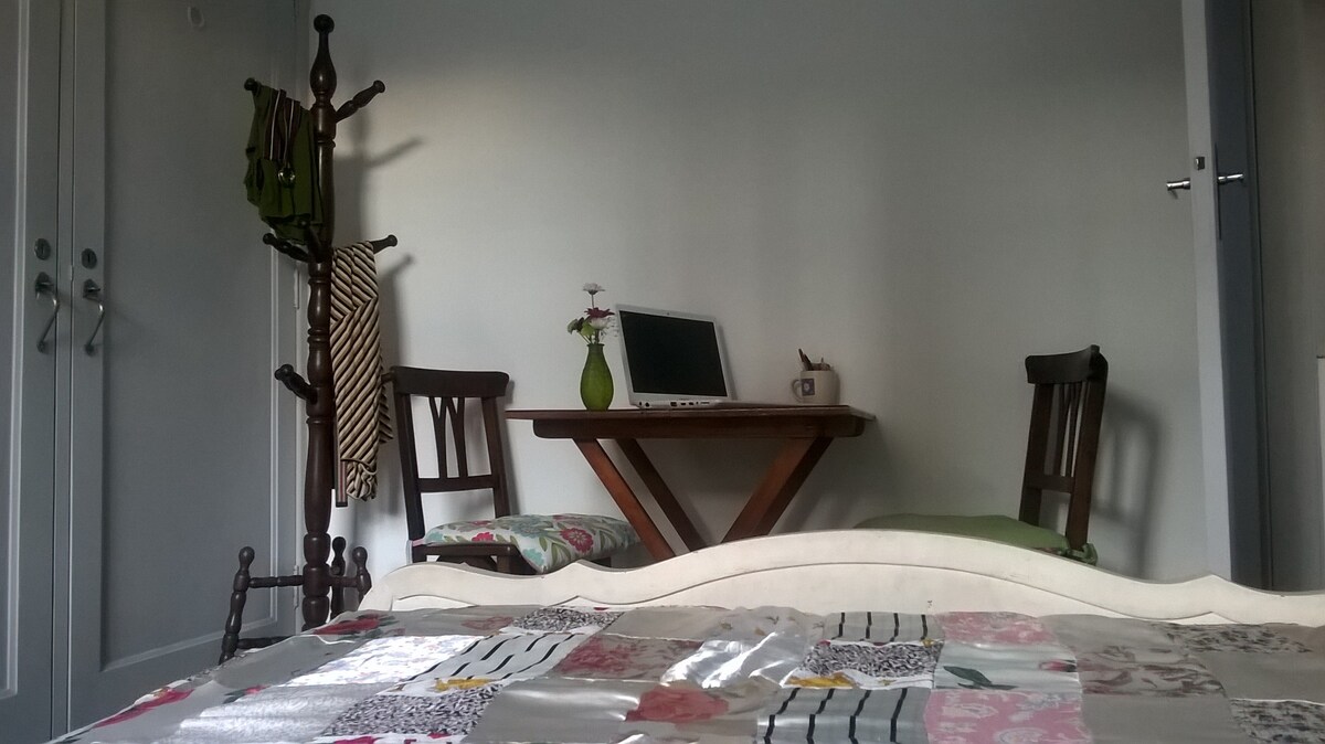 Quarto em sobradinho de vila em Pinheiros