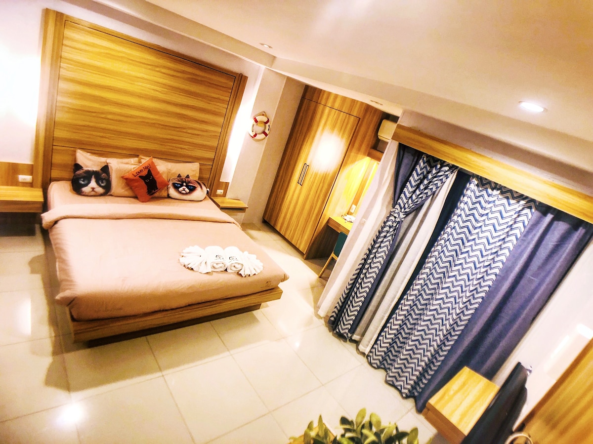 芭东海滩超赞房东猫主题酒店-有电梯洗衣机-房间温馨舒适