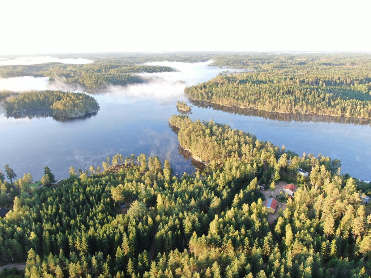 Stuga Dagmar by the lake Nerbjärken with rowboat