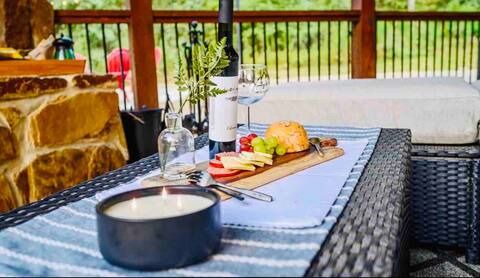 Cabin in Broken Bow, Secluded on 4+ acres, hot tub