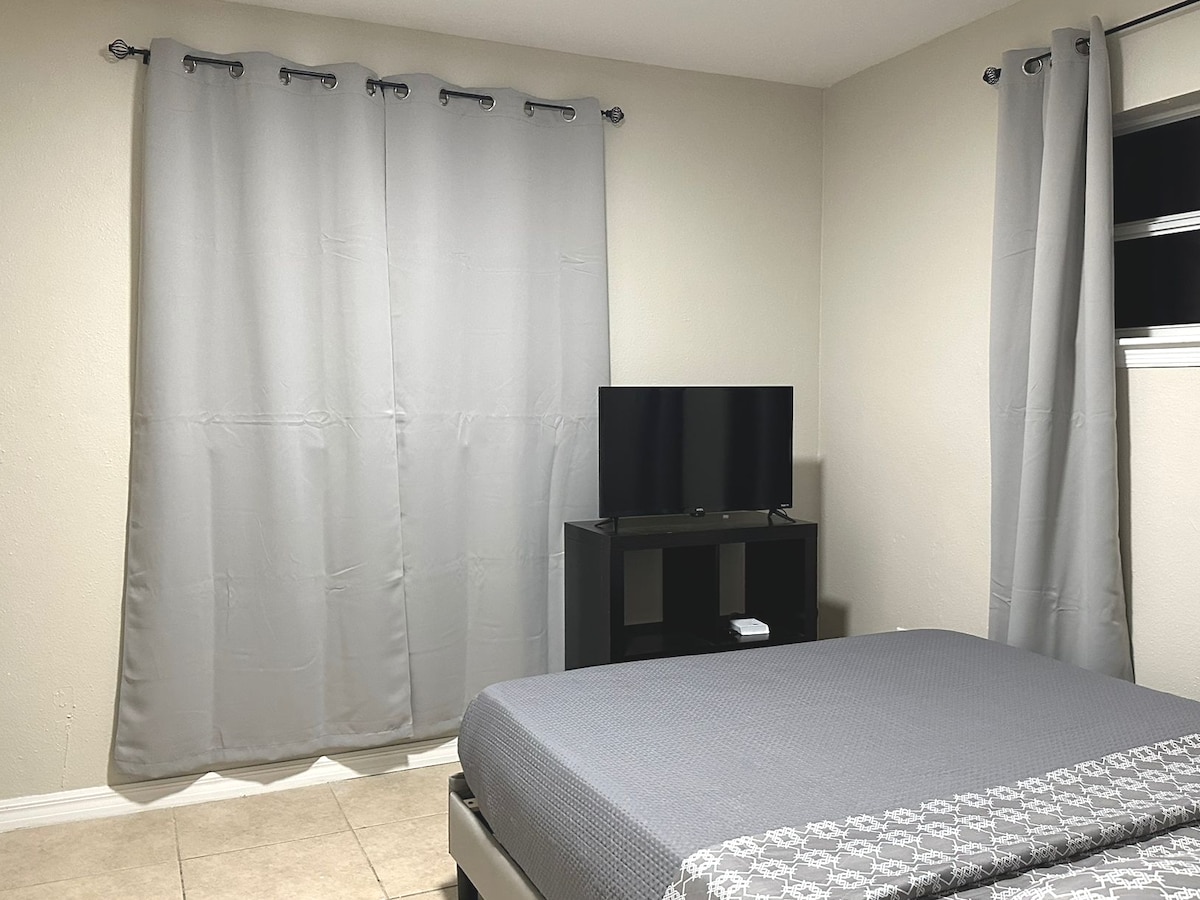 Charming Room, Private Bathroom, 6 min to MCO