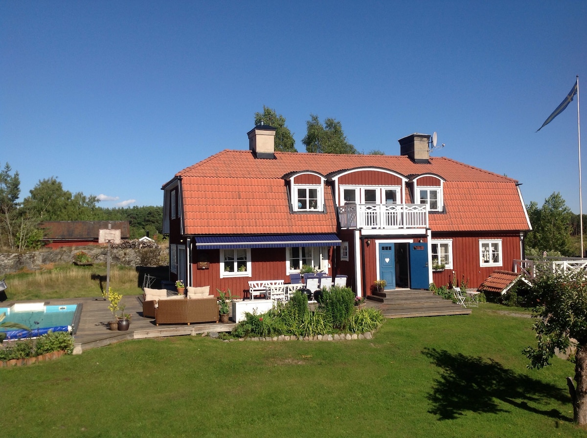 Big house with pool close to Stockholm
