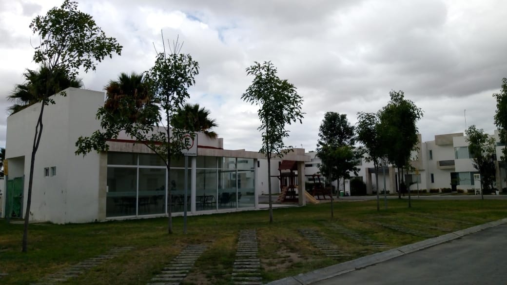 Casa Palmar C/Alberca Privada en Zona Industrial。