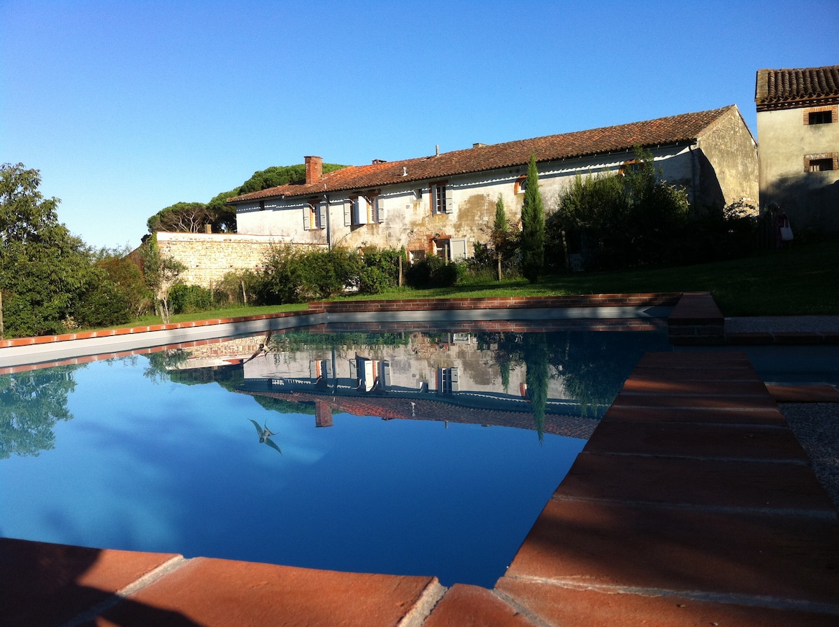 Gite de charme, piscine, nature, face aux Pyrénées