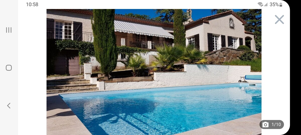Belle villa au calme avec grande piscine chauffée.