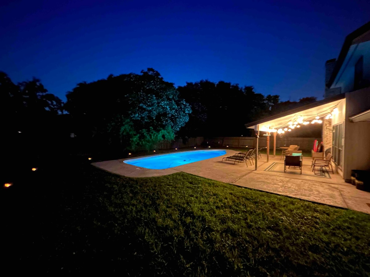 Texas Poolside Retreat: Your home away from home.