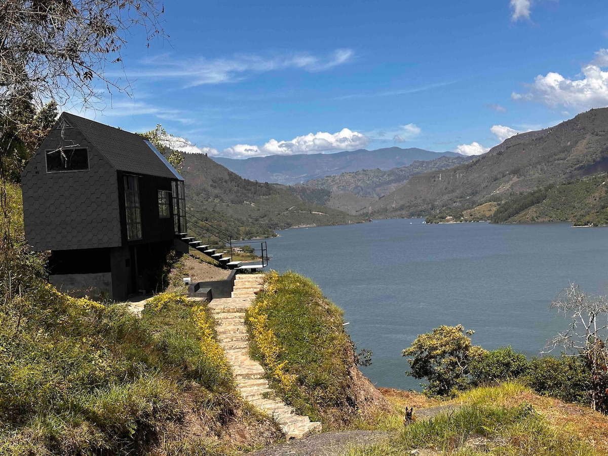 Casa Lanzo, montañas y lago