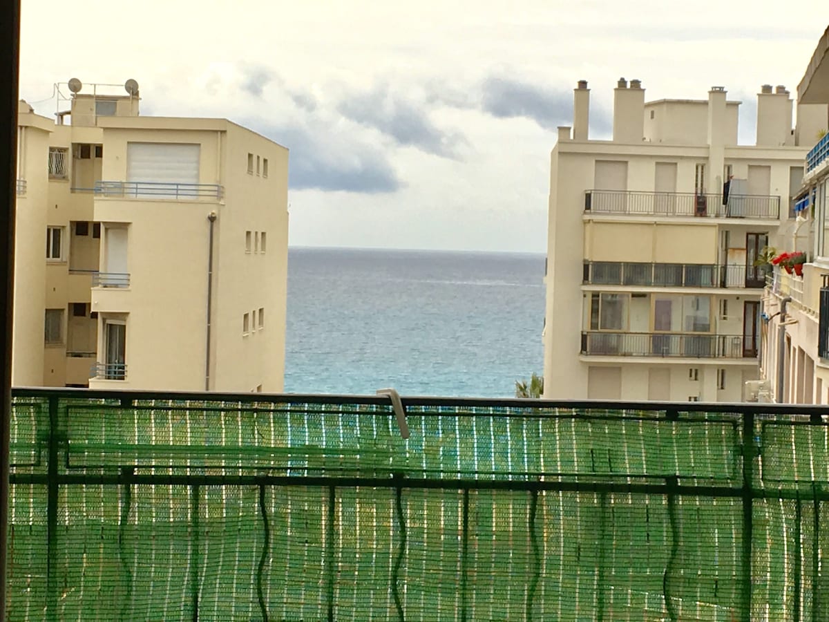 空调单间公寓海景，距离海滩100米