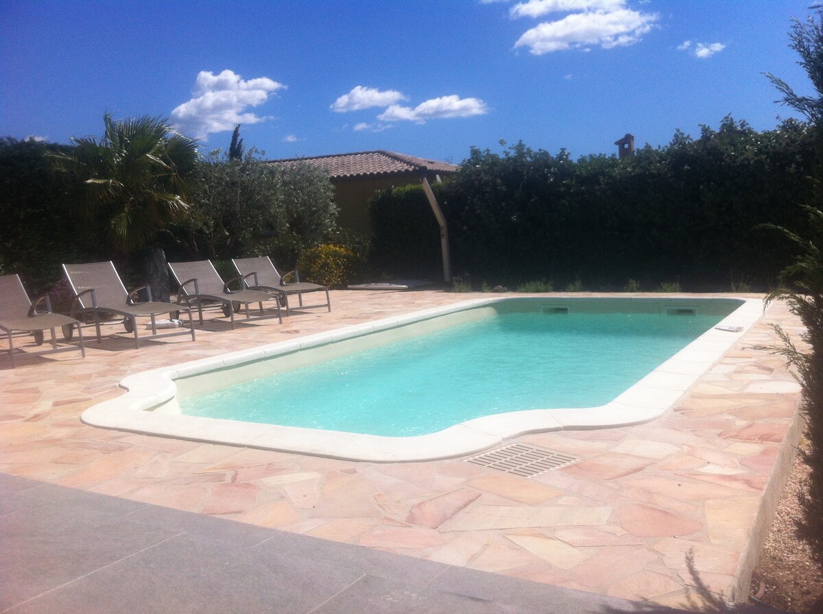 Mazet avec PISCINE, proche St-Tropez