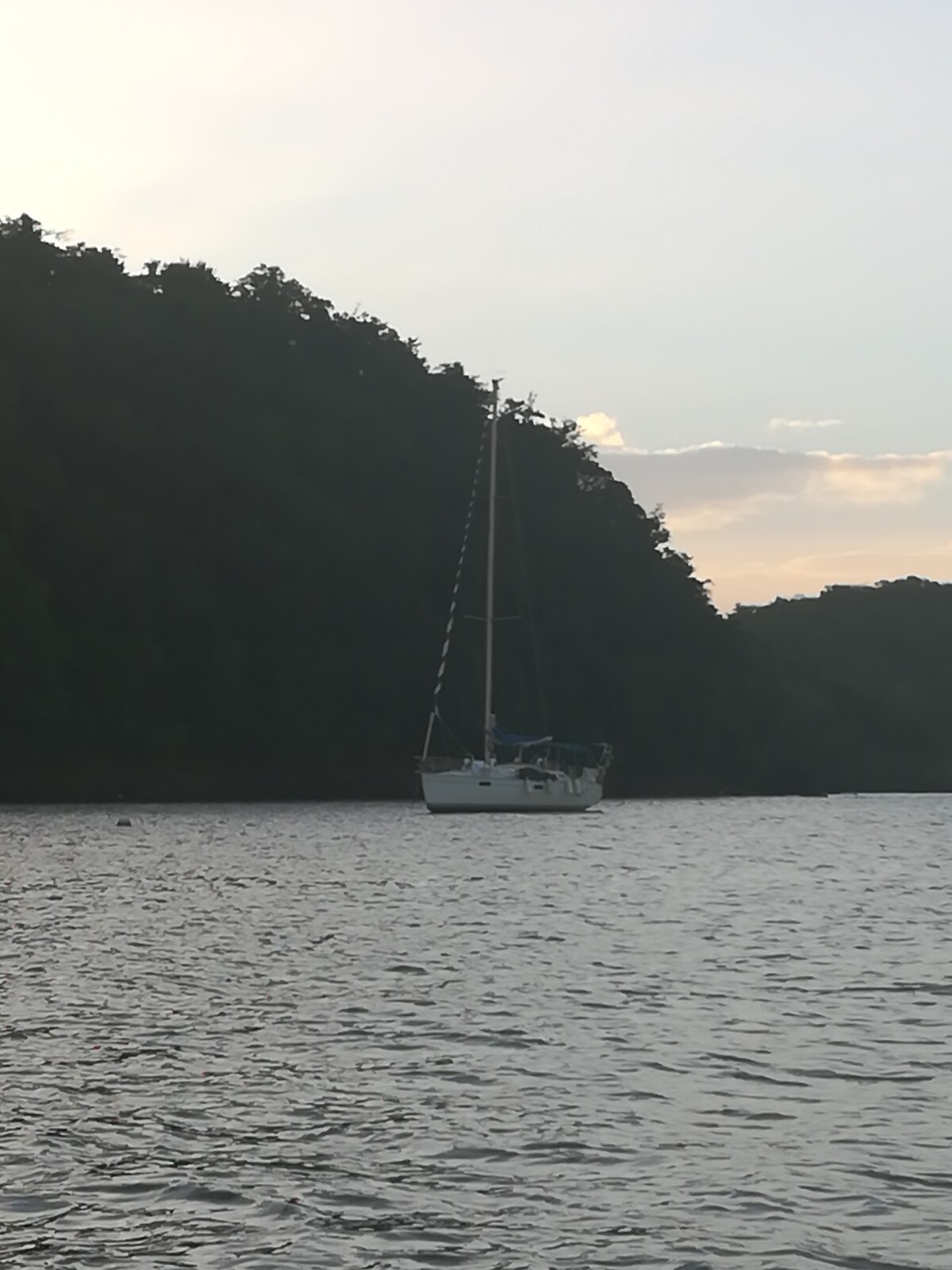乘帆船游览浮舟，享用肖德岛水和空调