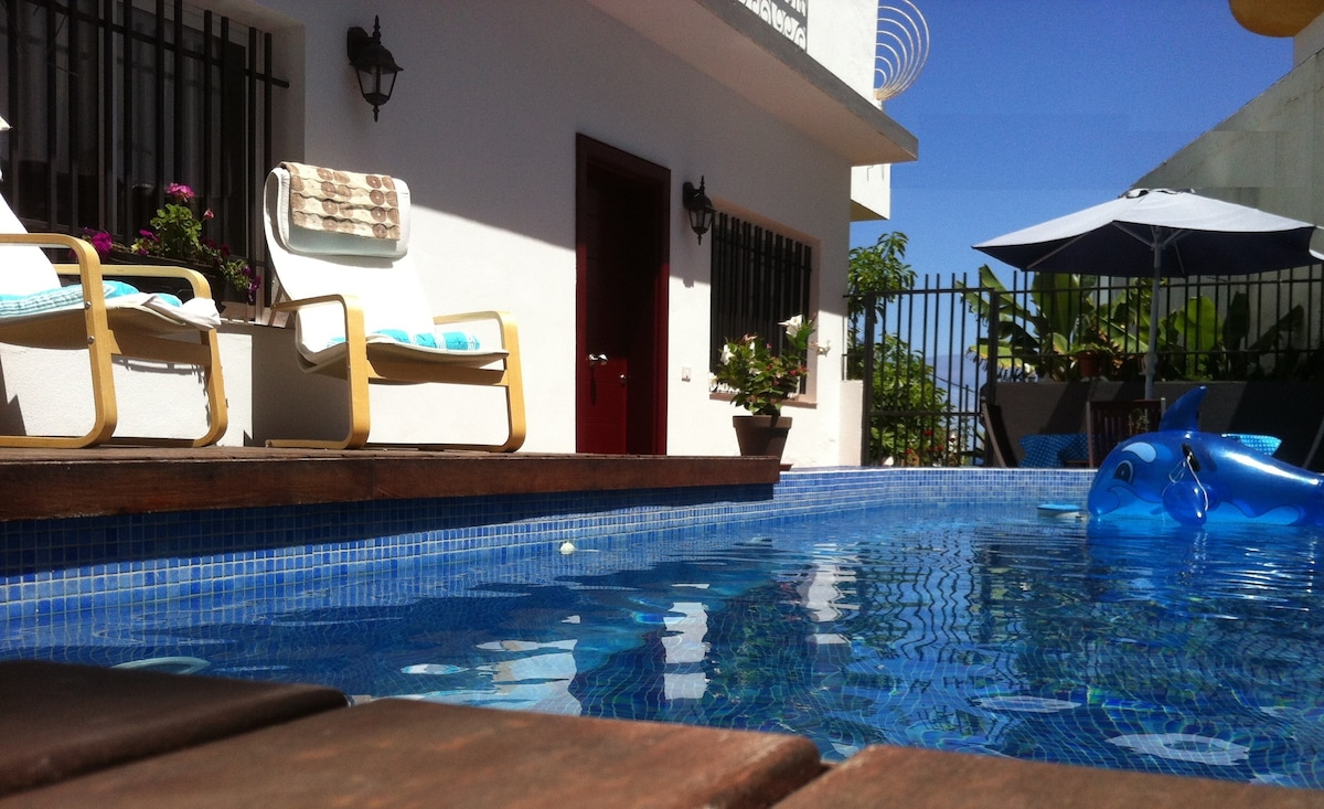 Casita con piscina privada/BBQ/WIFI -卫星电视