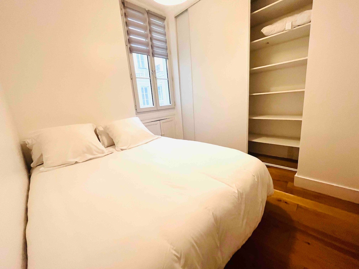 Chambre cosy dans un bel immeuble Haussmanien