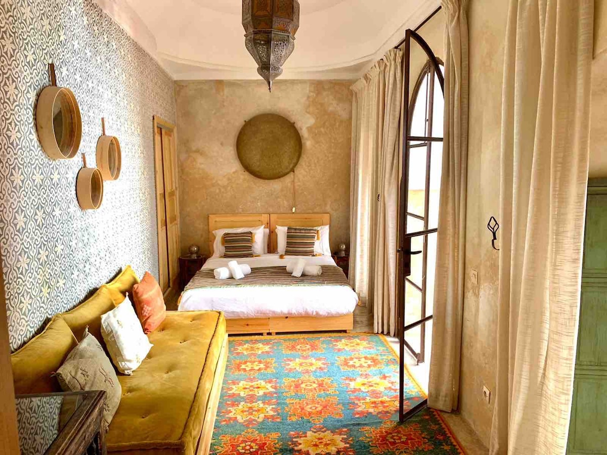 Gorgeous Bedroom in beautiful Riad/B&B