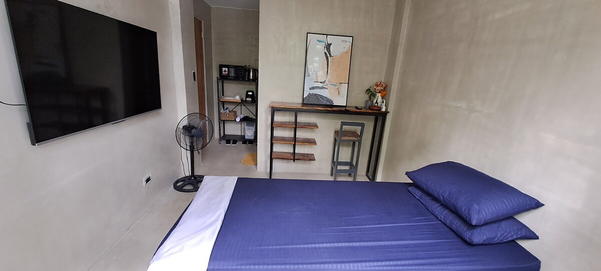 stay with house of lariza : home room in antipolo