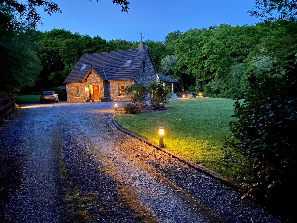 Gorgeous stone cottage with modern facilities!