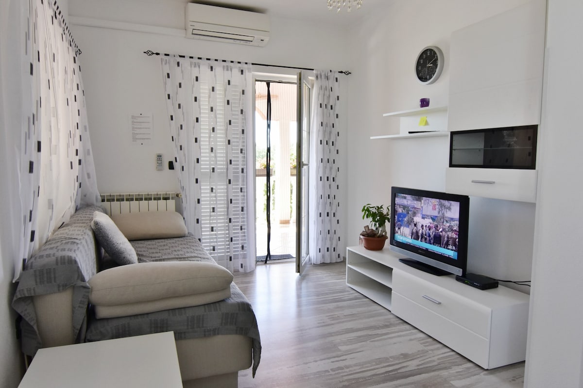 Comfortable idyllic apartment Barica 2+2 free Wifi