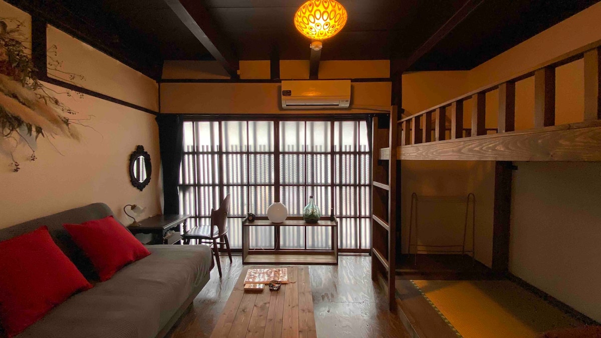 A townhouse over 100 years old! 【2 pax, 1F】