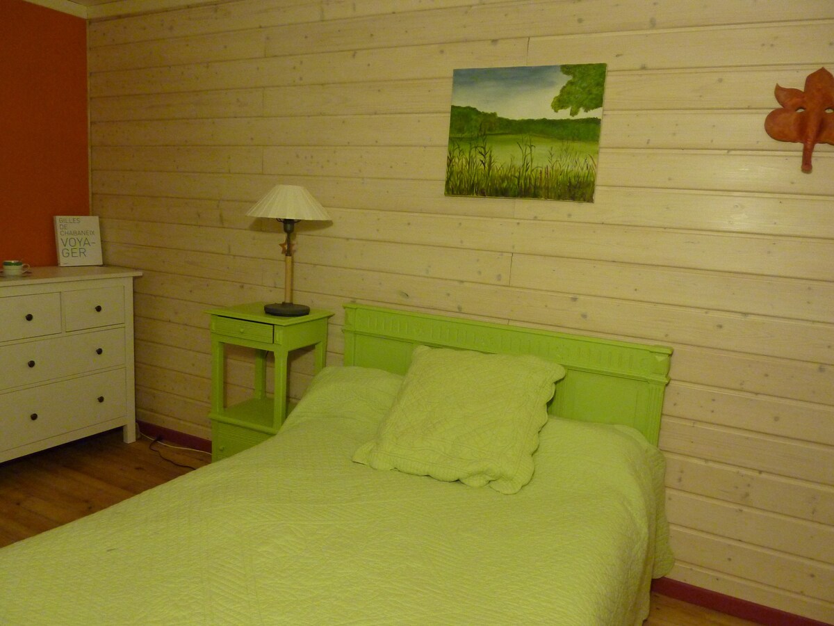 La chambre verte en Petite Montagne