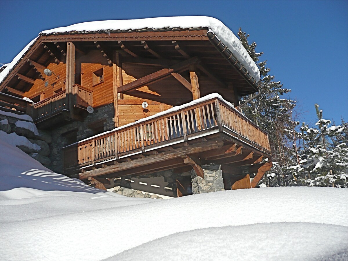靠近滑雪坡道的正宗舒适度假木屋