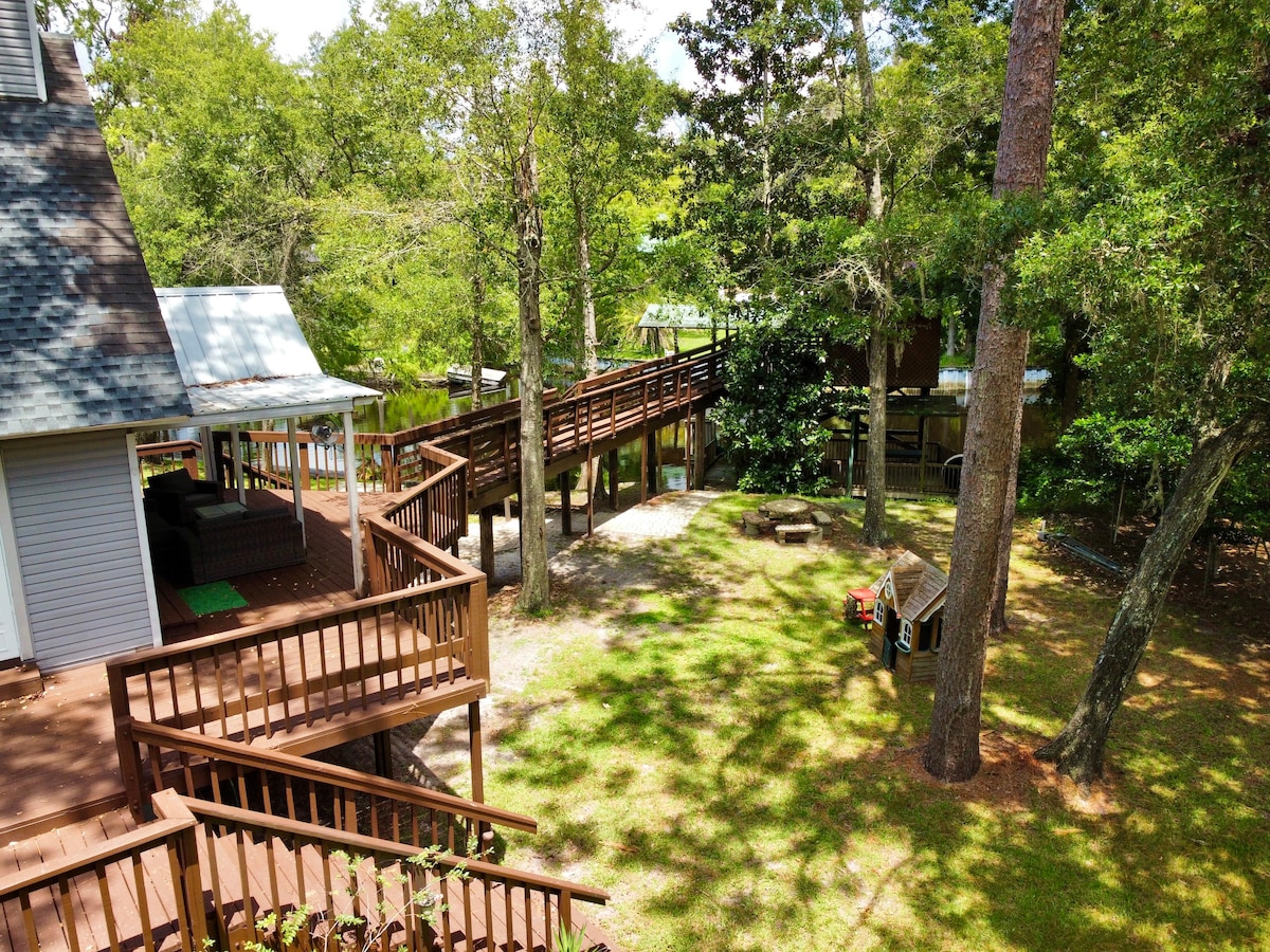 Creek House hideaway NEW HOT TUB !