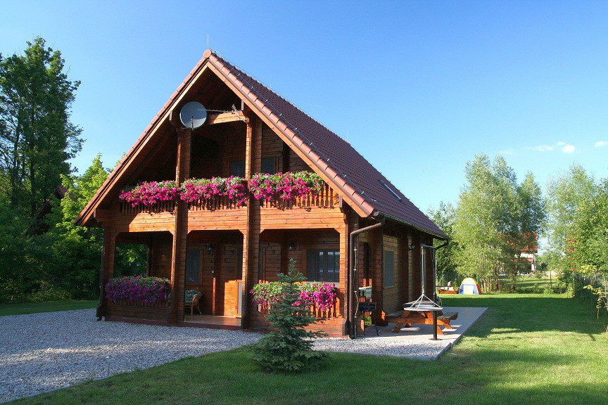 舒适的湖畔木屋（ Lakeside Wooden House ） ，位于自己的土地上