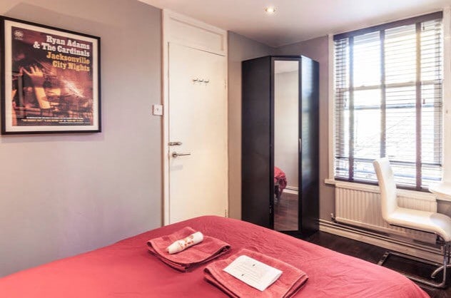 Kings Cross Houseshare nr Eurostar的舒适双人床