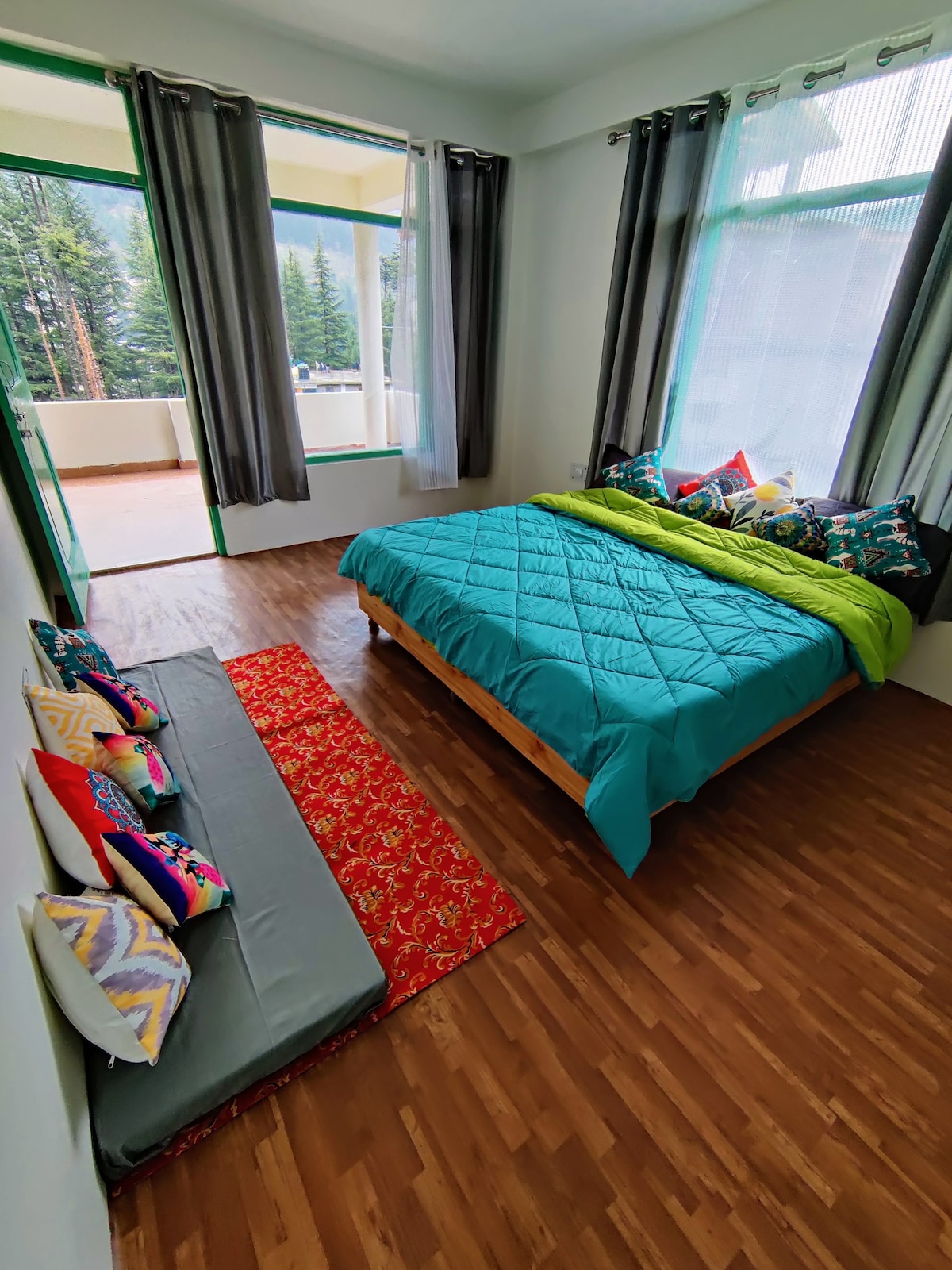 Safar Hostel Manali -Mountain view room with Wi-Fi