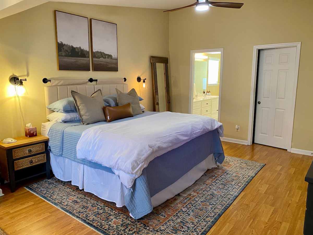 Pawleys Island Master Suite beneath the Oaks