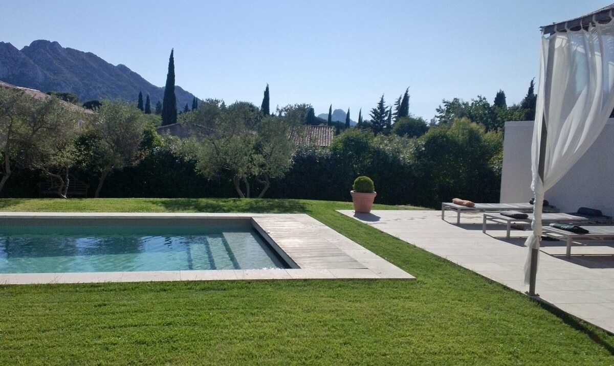 Villa, piscine chauffée privée, belle vue Alpilles