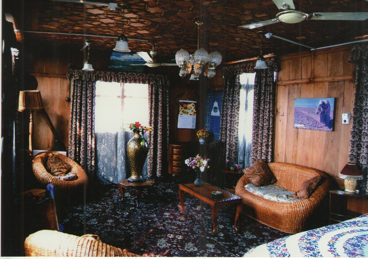 「新白金汉宫」Heritage houseboat 's