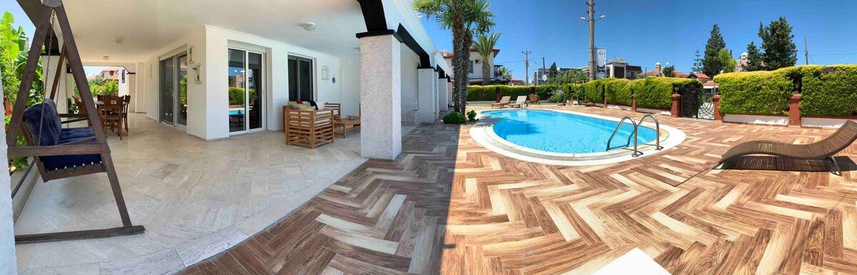 CESME ILICA 3 +1带家具的复式海滩90米带泳池